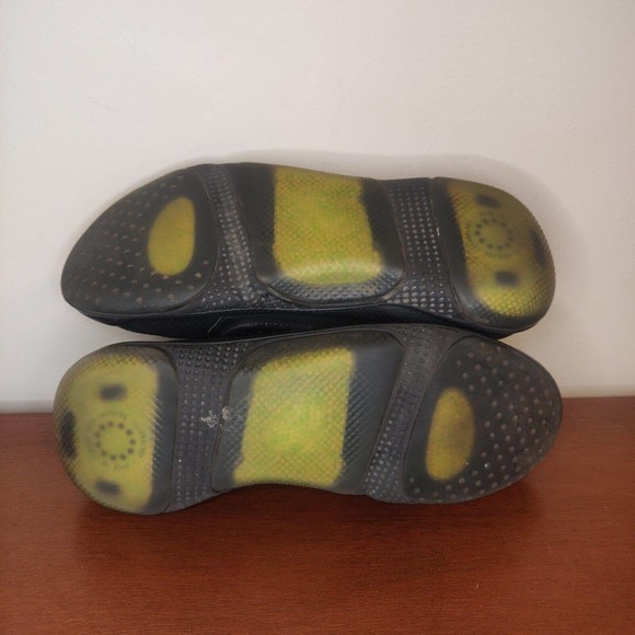 Athletic_Shoes